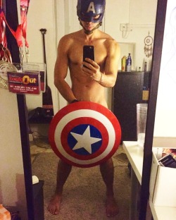 shadowystrangerenthusiast:  Captain America taking selfies before going to fight the bad guys
