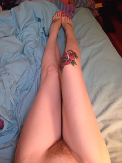 gypsyrose27:  Trying to sneak my feet in for those who keep asking to see them. 