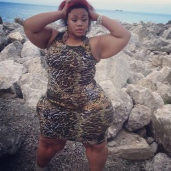 ghettogoodness:  I love this womanâ€™s thickness!!!!!!!  That&rsquo;s ALOT 4 My Face 2 Explore!!