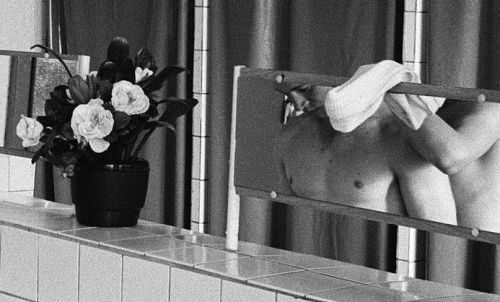 grundoonmgnx:  Ph. Christian Thiel, Morning toilet: Soldiers of the Berlin Brigade shave their necks in the barracks in Berlin-Karlshorst (detail), 1994.  
