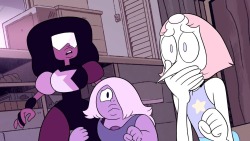 Guys. Same Old World showed us why Pearl had a unique reaction from Garnet and Amethyst when Steven told them the Mirror was talking to him in Mirror Gem.  People have theorized about this moment a lot. While Garnet and Amethyst look worried, Pearl looks