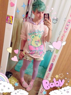 kurokosmilkythighs:  Fairy kei today!! I am so happy I love being a fairy boy, thank goodness for the colder weather!!（Ｔ▽Ｔ） ☁️sweater - Listen Flavor ☁️bloomers - Swimmer ☁️hoodie - american apparel 