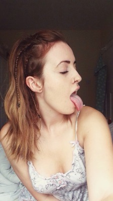 yaddy123:  My tongue is awfully long. Also I now like my face from a side view ☺️ 