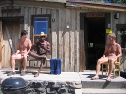 ohnesans:  nudist miscellany (78)  หมู่บ้านนี้น่าอยู่ครับ