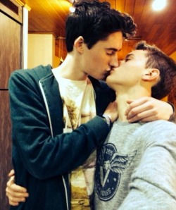 2boys-are-better:  anaussierainbow:  oops-homosexual:  Cuter than most😍@oops-homosexual  more cuties at http://anaussierainbow.tumblr.com/   :3