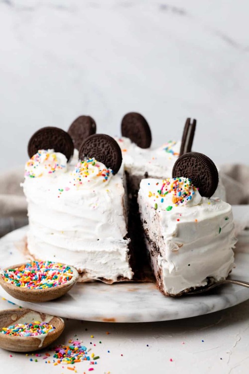fullcravings:Homemade Ice Cream Cake Recipe