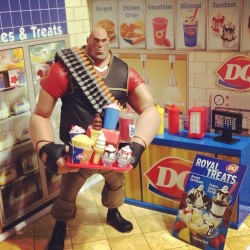 ssjvap:  #Heavy orders one of everything at #dairyqueen . #tf2 #miworld 