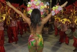 carnavalkardashiansdafolia:  Mirella Andrade  musa da Grande Familia  da Amazonia 
