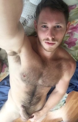 alanh-me:Follow all things gay, naturist and “ eye catching “