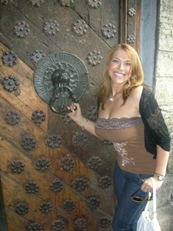hbombcollector:  Not going there.  I will&hellip; Lovely knockers!! And the door, too&hellip;
