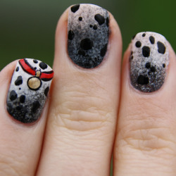 nailpornography:  nailpornography:  101 Dalmatians (Disney NOTW Submittion)Ombre Style to show them covered in soot, and of course a little collar for the pups!     submitted by thenailphile like these nails? GO VOTE