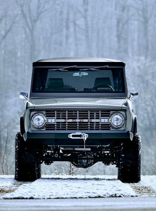 utwo:  Snow Bronco© classic ford bronco