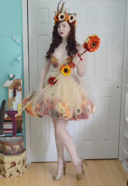 doxiequeen1:  The finished “Fall Flower Fairy” dress and crown. I like how this dress turned out, I think it’s really cute and it makes me happy! Hopefully i’ll be able to get proper photos of in a pumpkin patch or someplace autumny.  The whole