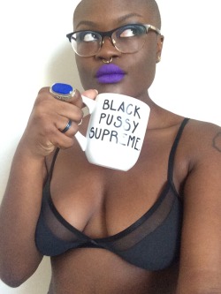 heroineheroine:  themochagoddess:Me when these white girls ask why my pussy pops severely…  She is divine