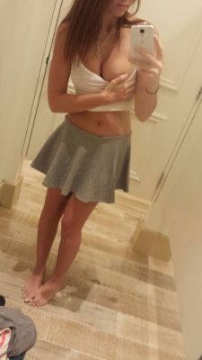 naughtylittlefantasy:  naughtylittlefantasy:  this is a little old but hi. who doesn’t like half naked dressing room selfies, you know  shameless self reblog cause i like this picture oops