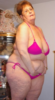 fat-chicks-and-dicks: still624:   time4sumaction:   I love this Gran in her Bikinis    God I’d love to fuck her gorgeous body xxx    Fuck. This old bag has a fucking amazing body 