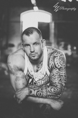 randy9bis:  Hot tattooing !  :-)