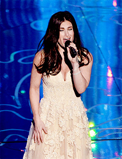 mistressluckless:  ninarosario:  Idina Menzel performs onstage during the Oscars at the Dolby Theatre on March 2, 2014  so totally in love with this woman! 