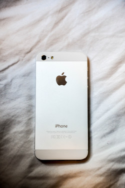 4ever-horngry:  I’m obsessed with my iPhone 5s, it’s so precious.