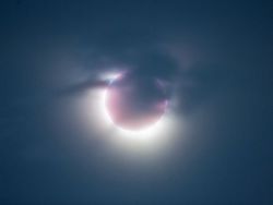 rhamphotheca:  Solar Eclipse Over Lake Turkana Photograph by Juan Carlos Casado, TWAN An annular eclipse flares briefly above Kenya’s Lake Turkana last Sunday (Nov. 13, 2013). The solar eclipse was viewable from almost all of Africa, but only a narrow