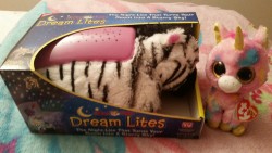 kneel-serve-and-obey:  Princess K’s 6k Giveaway   Hi all!! In honor of the one year mark of my blog, as well as surpassing 6k followers, I decided to host a giveaway themed on some of my favorite things!   Included in this giveaway are: -One (1) Zebra