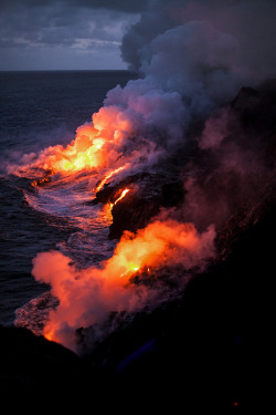 lygophilia:  Lava Flow in Hawaii (by MGMoscatello) 