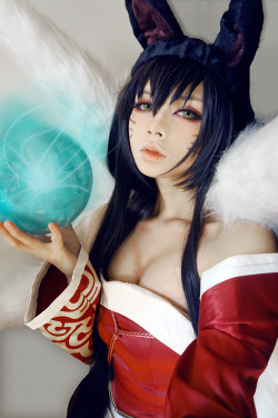 meng-ai:  Ahri Cosplay | League of LegendsI finally got a photo that isn’t from an 8-megapixel iPhone for the time being. Cosplayer: Meng AiPhotographer: self-portrait 
