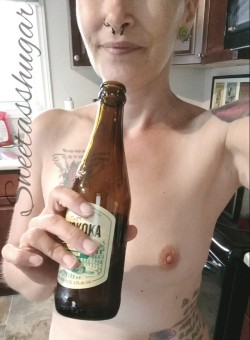 sweetasshugar:  Home alone, enjoying a beer, a bowl and having a mini kitchen dance/ air guitar/drum party to a fairly kick-ass metal mix on Spotify Happy Friday everyone 💋  Please Like, Comment and Reblog