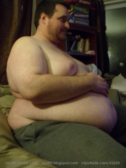 lardfill:  Me at 430lbs  ok, so i try my hardest to never reblog, but this guy is such an amazing inspiration to me as a gainer, that i&rsquo;m gonna reblog everything he&rsquo;s put up so far, in hopes that one day i can look back through my blog and