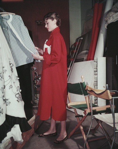 audreyhepburnforever:

Audrey photographed by Bud Fraker on the set of ‘Sabrina’, 1954.