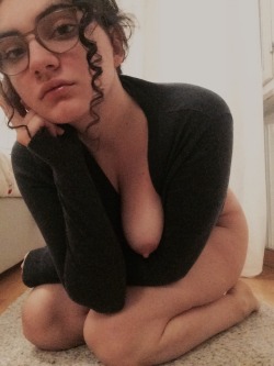 ragazza-torrente:  I look like the shy quiet bookworm high school student who’s secretly fucking the popular jock and is even more secretly a freaky little shit, is into group sex and being slapped around a bit and daydreams about doing a gang bang