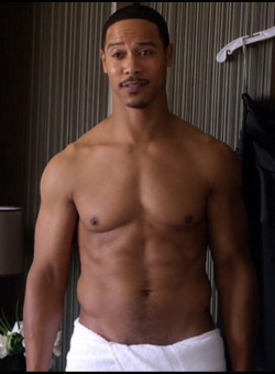 hazeandreblogs:  Brian White I’m not too ashamed to say I grabbed a glass of water for this scene!Dat body… and dat ass!  GLORY 