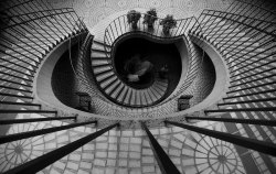 Geometric elegance (winding staircase at Embarcadero Center, San Francisco)