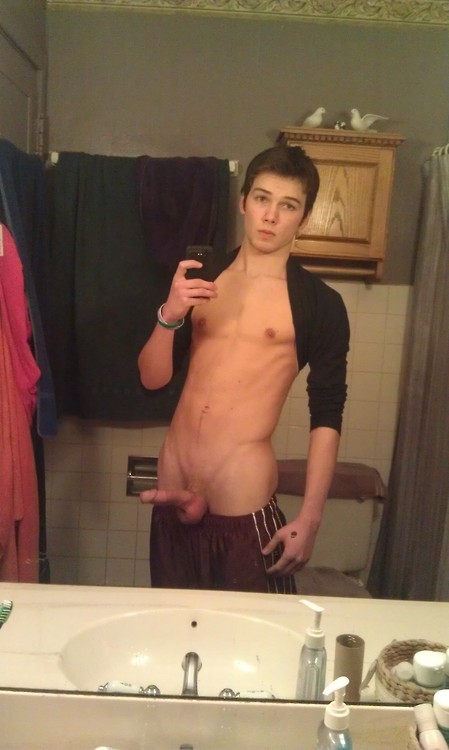 Nude guy selfies