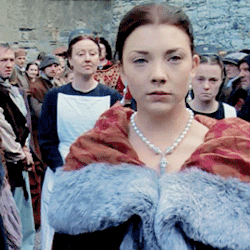 ourgraciousqueen: Favorite Costumes  From: The Tudors Character: Anne Boleyn’s Red Velvet and Grey Fur Cloak from 2x10  