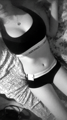 future-in-black-and-white:  I know I don’t have the perfect body but damn those Calvins are so nice. 