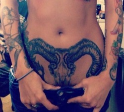 brutal-as-fuck:  Tattoo blog 👽 