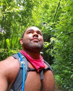 thecaliforniacow:  Finished two hikes today. Was stopped by some tourists who wanted to know if I played football for UH. They were certain I was a linebacker because I looked Samoan and was built like a linebacker. *Blush* http://j.mp/2v7ypFp