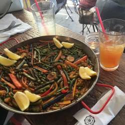 Paella Night with @sugarfaceskincare at @gasolinacafe Thank you for brining the whole Vegetarian Paella Pan it was amazing!!!!!!  #paella #vegetarian #gasolinacafe #cafe #food #foodie #foodporn #foodgram #woodlandhills #losangeles #amazing  (at Gasolina