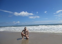 tallbodsmallrod:  Me at the nude beach.