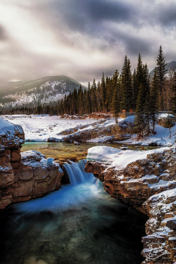 travelgurus:    Elbow Falls is a set along the Elbow River,  Bragg Creek ,Alberta by   Drew May     Travel Gurus - Follow for more Beautiful Photographies!    