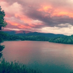 felizpaloma:  I stumbled into camping Shangri La. The creeks run with micro brew, the hills are made of cheese and Ben and Jerry’s float by in clouds. (at Little River State Park  Wtby, VT)