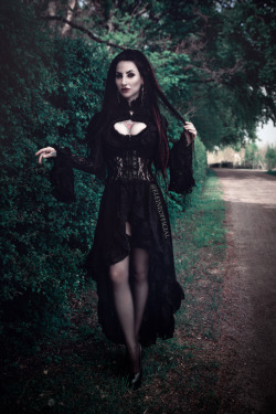 gothicandamazing:    Singer/model: EleinePhoto: GRANN PhotographyLacejacket: Burleska Corsets/The Gothic ShopWelcome to Gothic and Amazing |www.gothicandamazing.com  