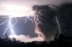 blameitondisney:  cosplayspvpers:  the-devilandgod:  &ldquo;There’s so much beauty in a storm&quot;   I wonder if this is how the Yellowstone volcano will look then?  I would risk death to see that, then. 