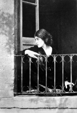 last-picture-show:Edward Weston, Portrait of Tina Modotti in Mexico, 1923