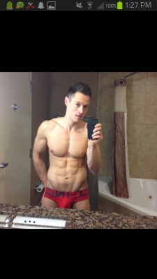 lovesbeingsmalldownthere:  fuckstevepena:  He’s NAKED! Check out Davey Wavey Nude!  I love following Davey Wavey and hope he does more nudes! 