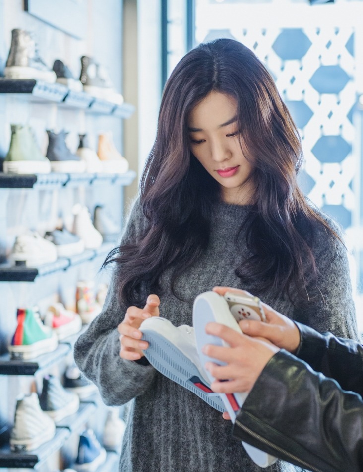 ygkplusfamily:Stephanie at Converse Myungdong shop