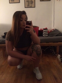 fuckutahmbout:  zenaxaria: when you get new kicks and everybody gotta know   She’s wearing shoes?