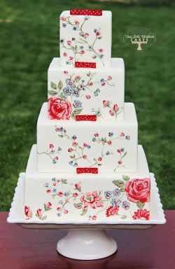 headlesscakes:  Wedding cake en We Heart It - http://weheartit.com/entry/126516621