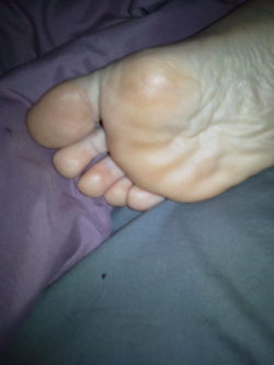 toered:  Perfect toes and soles. You like?  Who wants to lick every toe.
